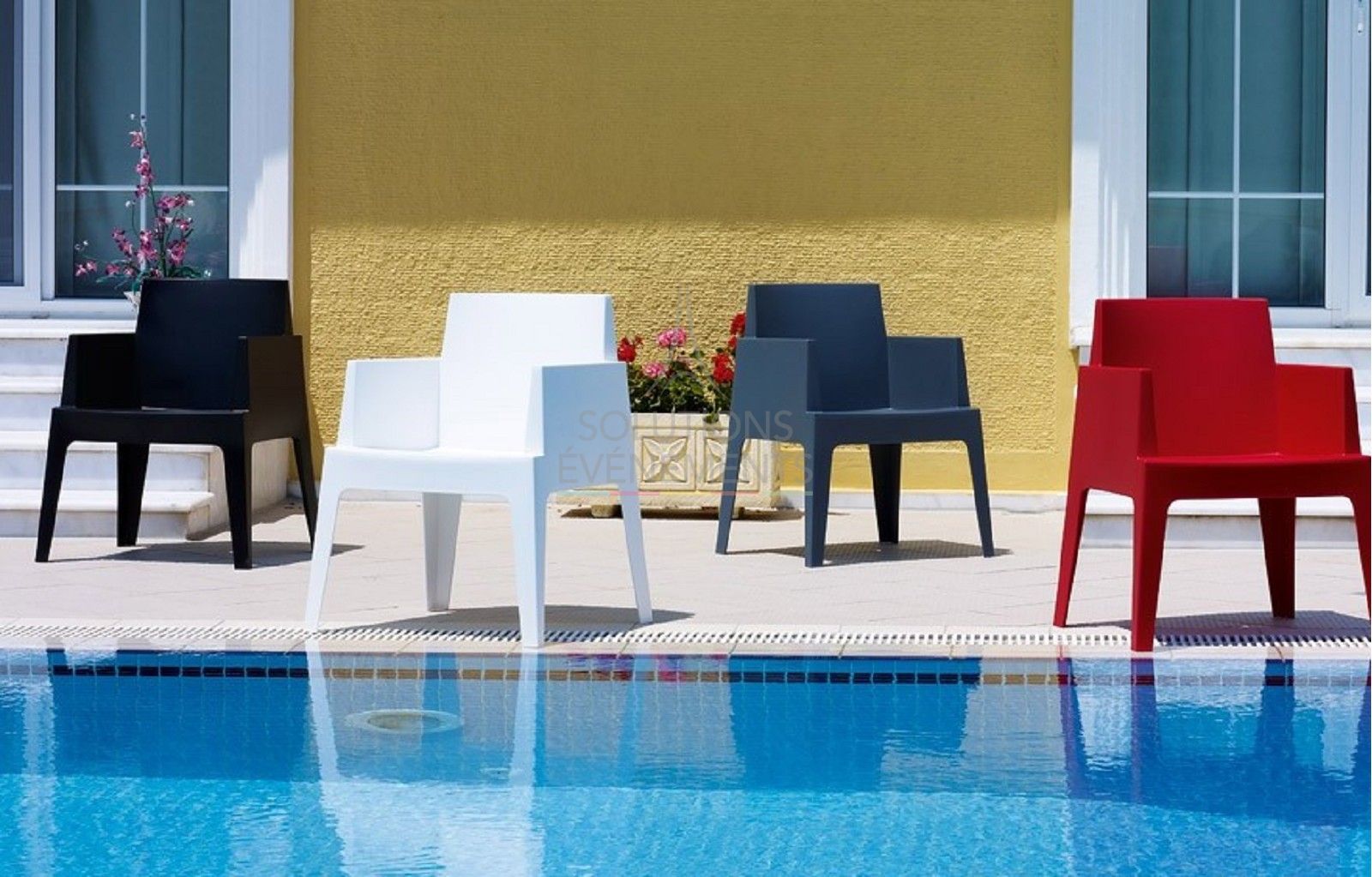 Black Lounge Chair - Visual 4