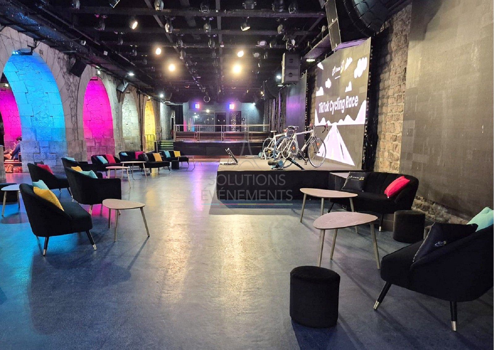 Canapé Naomi velours noir - Visuel 5