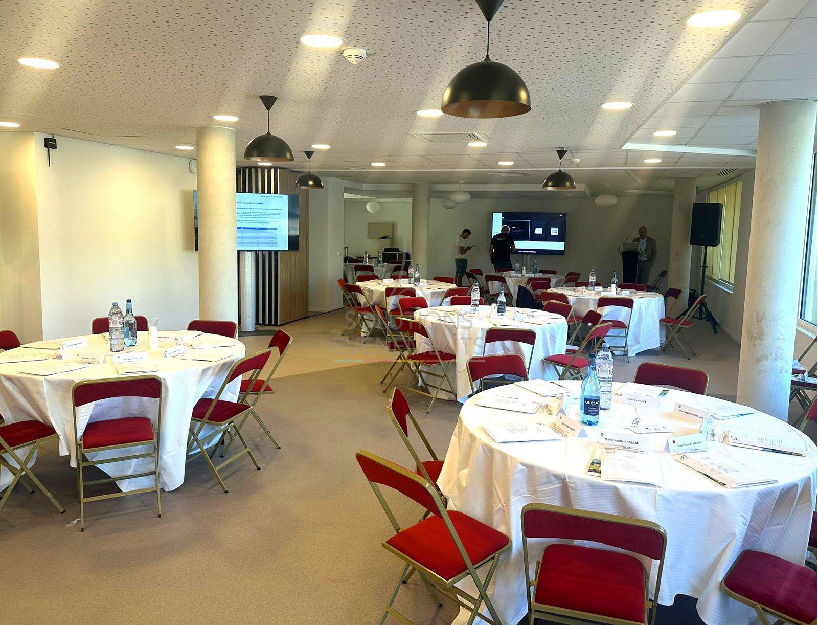 Chaise pliante velours rouge Apolline - Visuel 2