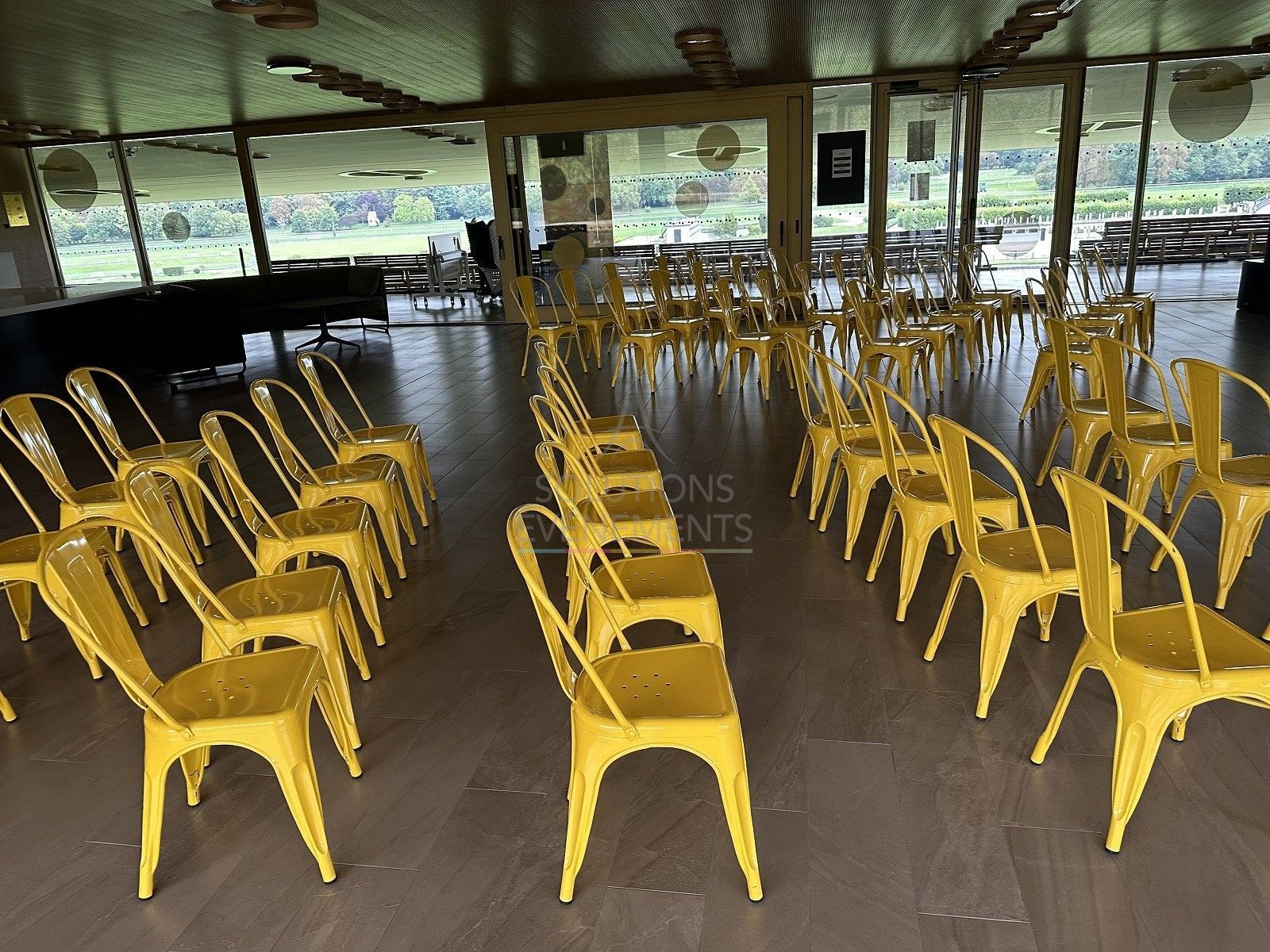 chaise tolix industrielle jaune - visuel 4