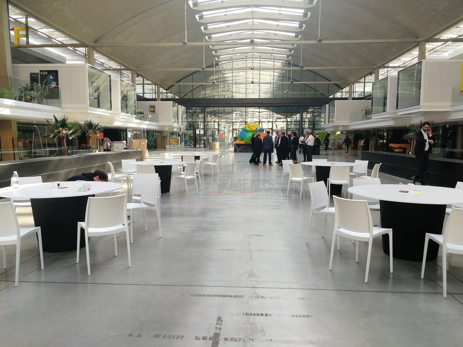 CONIC-O White Table - White Top 150 cm - 8-10 pax - Visual 3