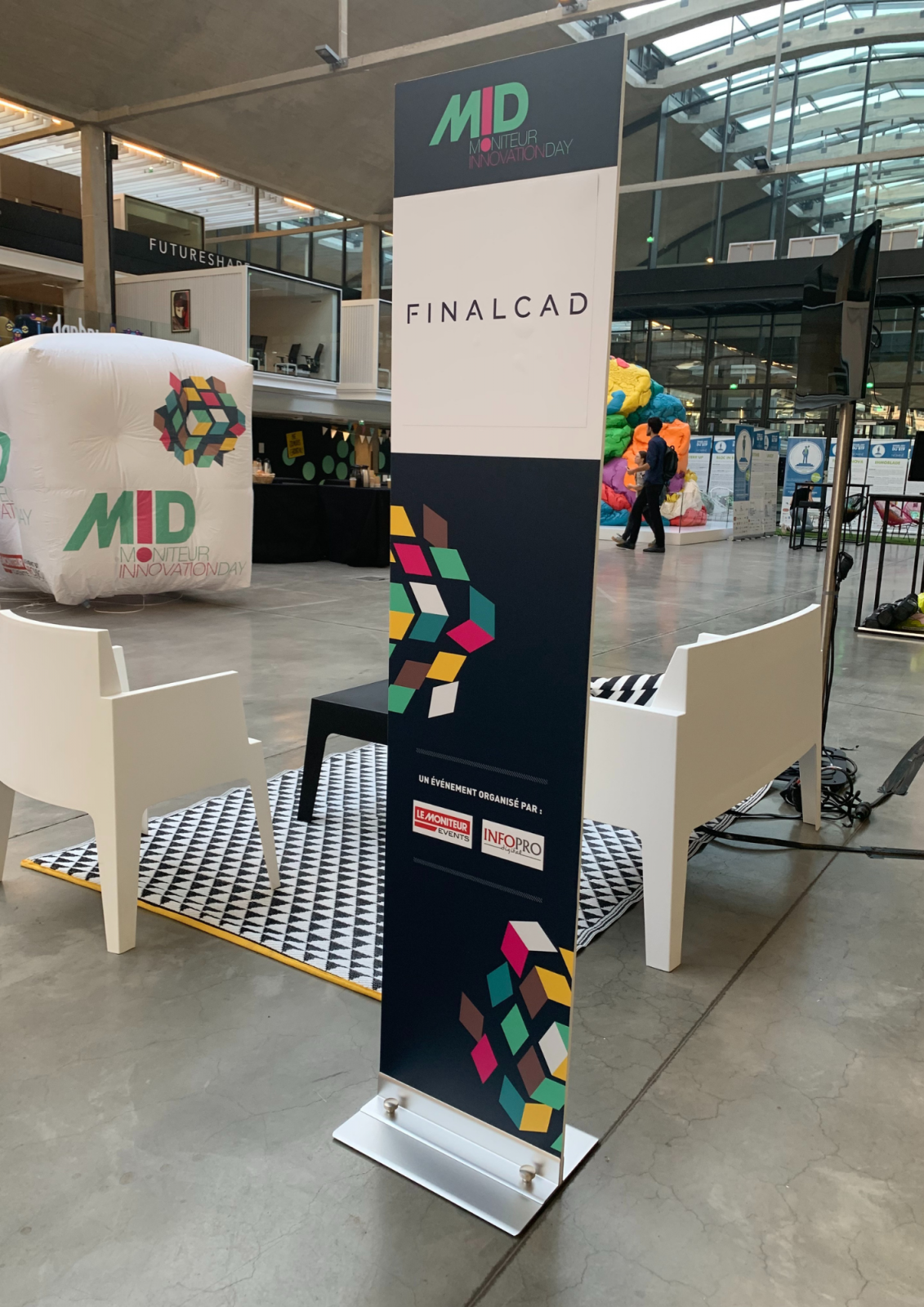 Custom signage totem r/v - Visual 2