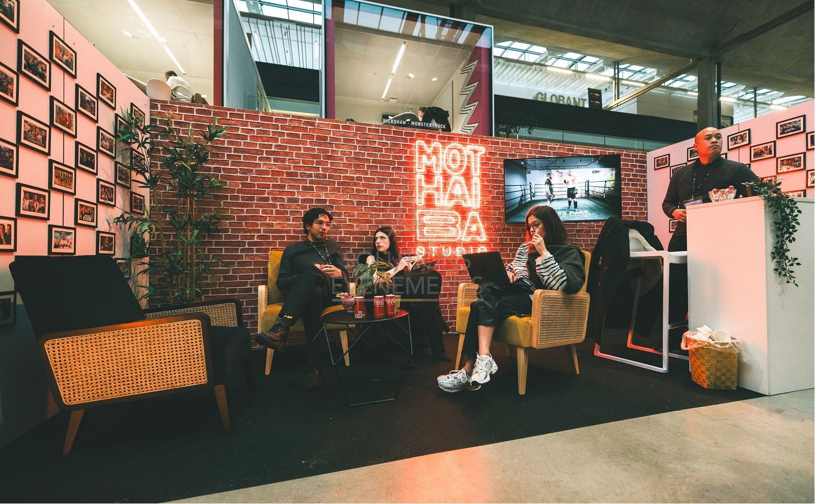 Fauteuil Cannage velours moutarde - Visuel 6