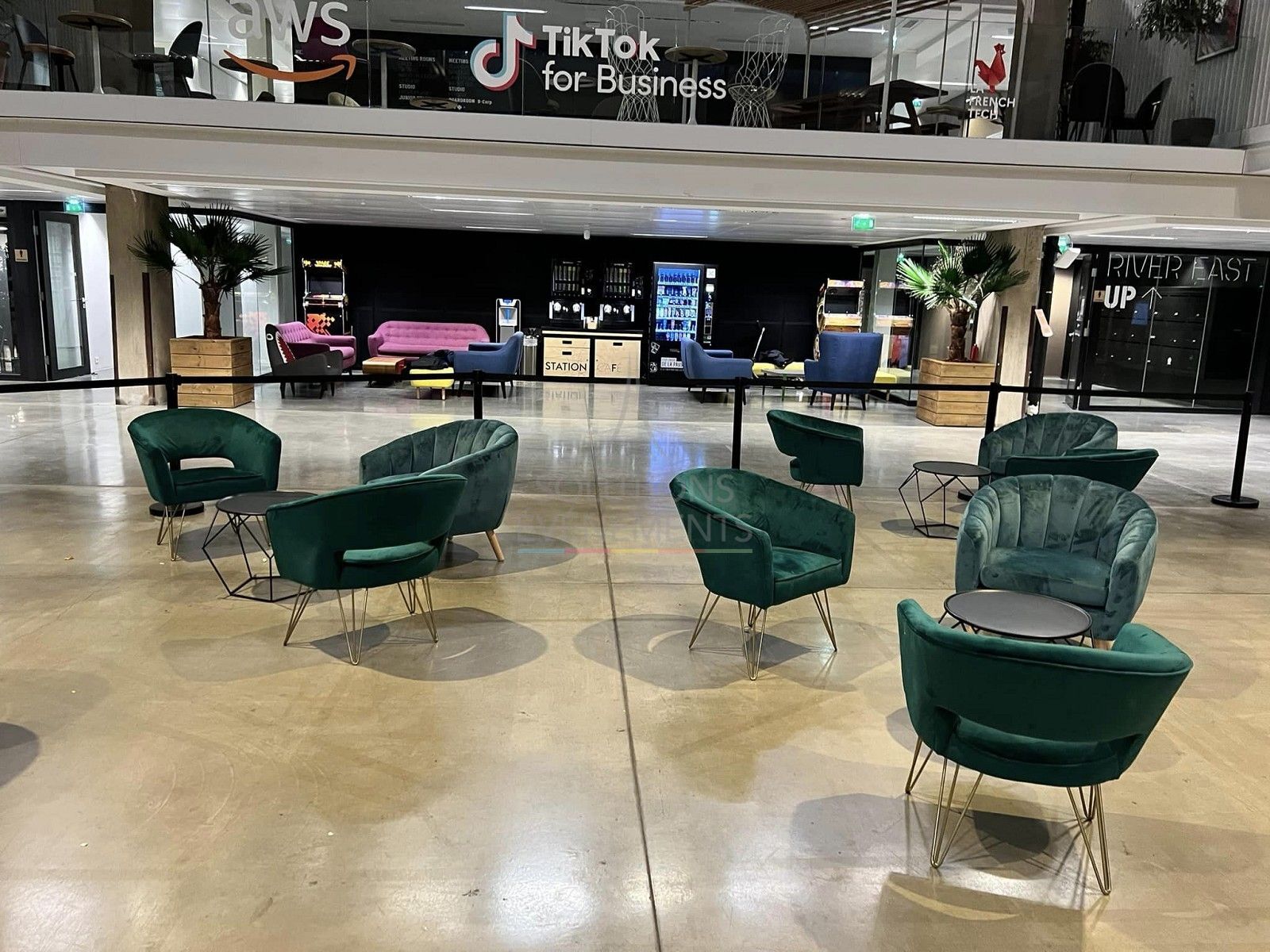 Fauteuil Leonor velours vert - Visuel 6