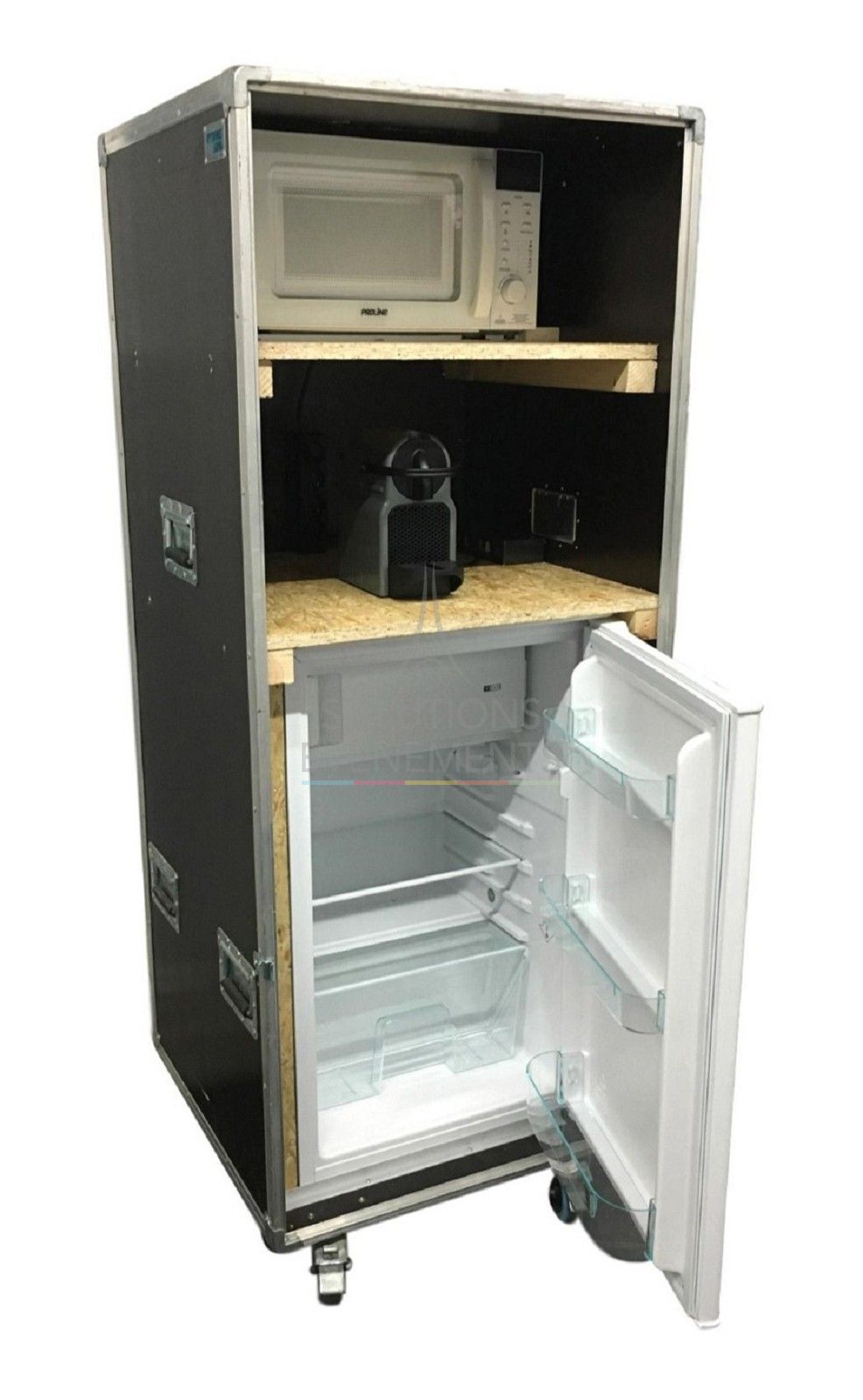 Mobile canteen for logistics team