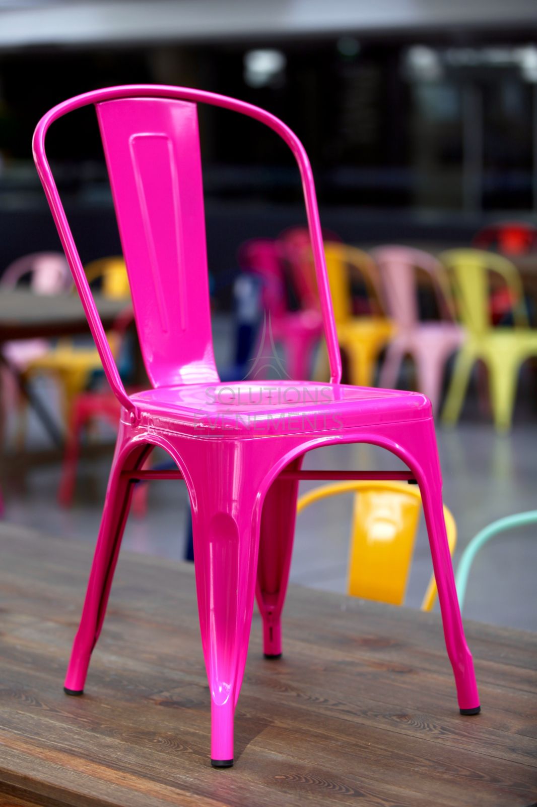 Fuchsia pink industrial tolix chair - Visual 4