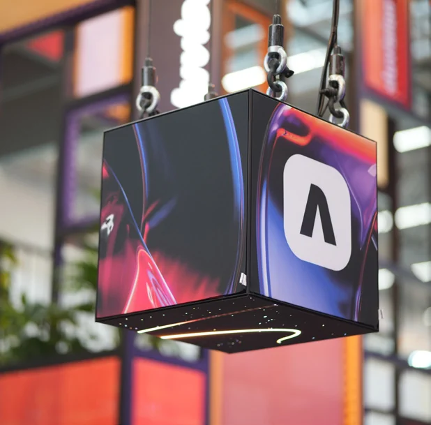 Écran Hi-LED intégré à une structure