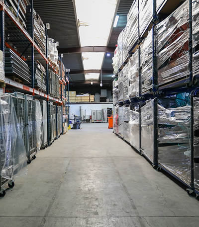 Large stock de matériel et mobilier événementiel disponible à la location chez Solutions Événements