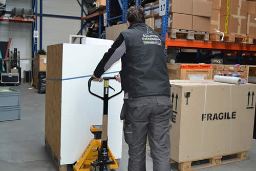 Logistique et livraison de matériel et mobilier événementiels par Solutions Événements