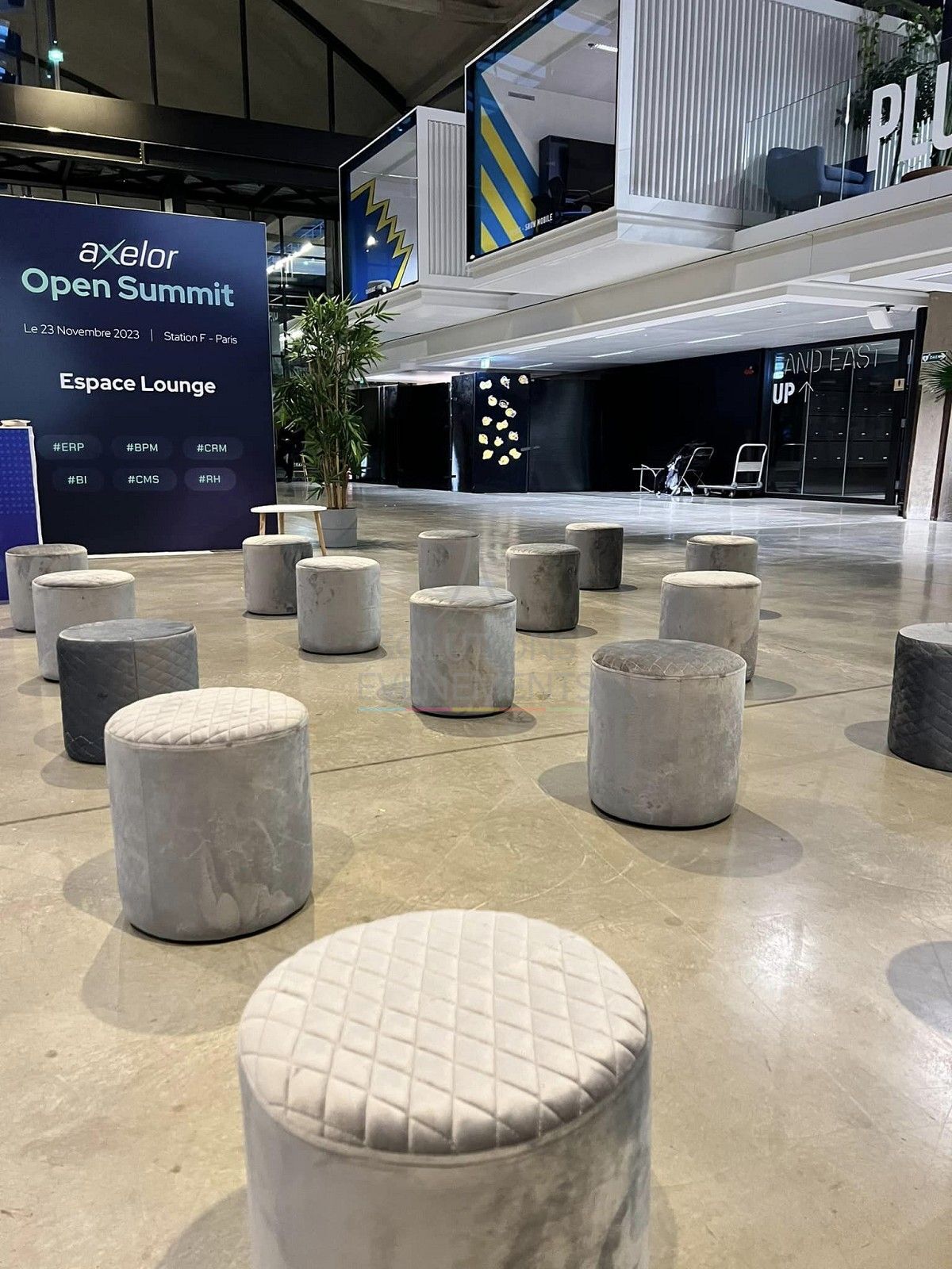 Juliette gray velvet pouf - Visual 2