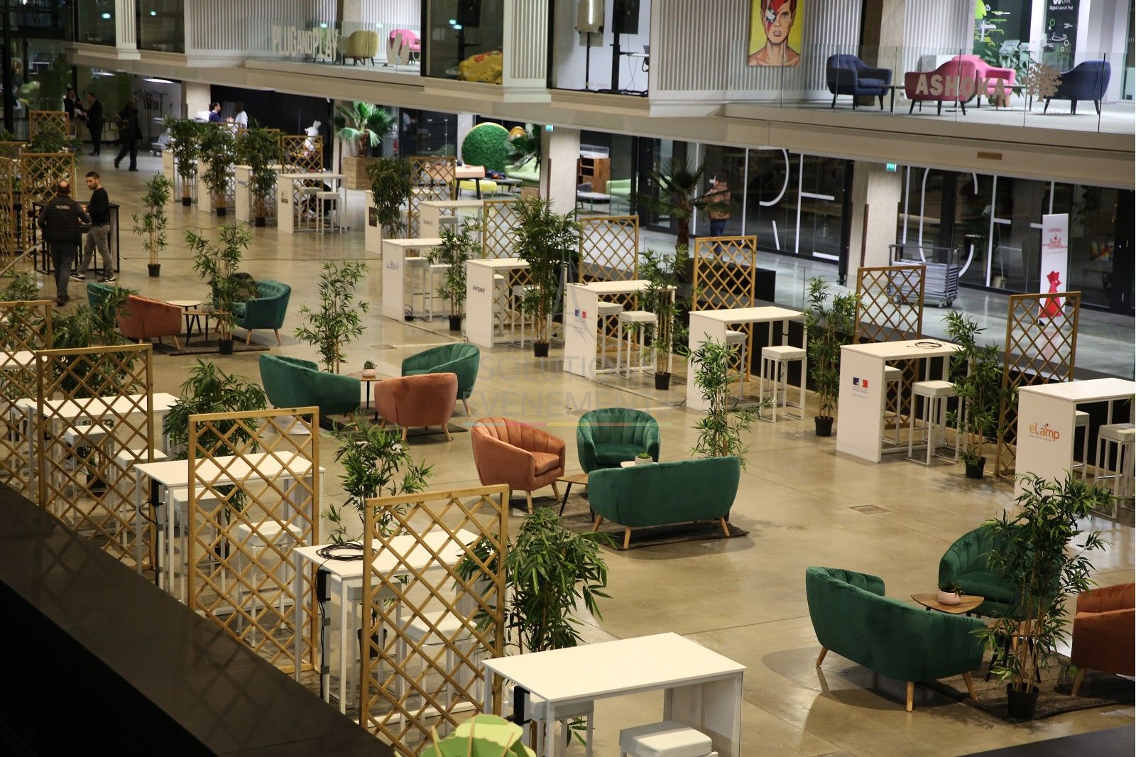 Juliette green velvet sofa - Visual 6