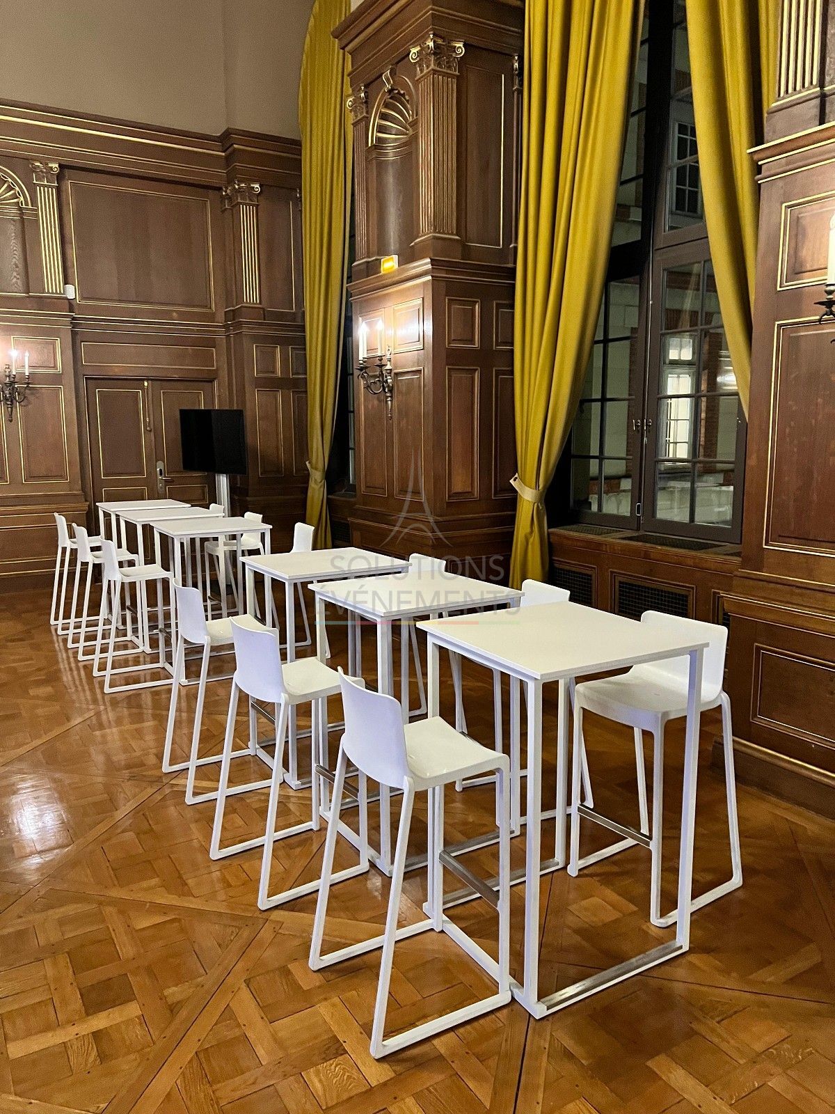 Kubo White Standing Dining Table - White Tray - Visual 6