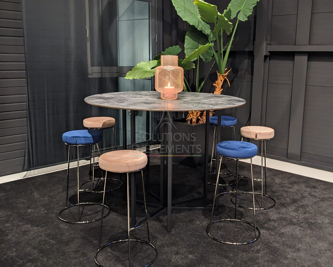 Leon Black high stool - Pink velvet seat - Visual 2