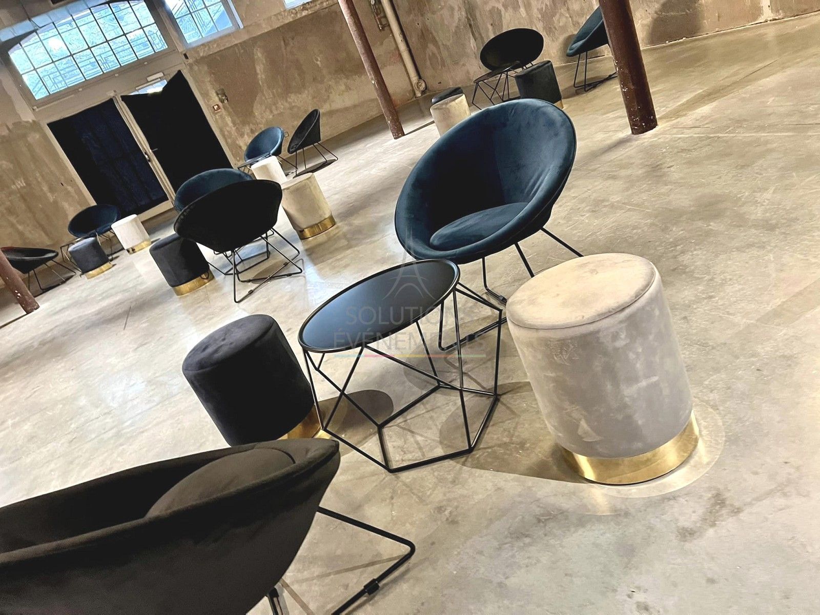 Léonor gray velvet pouf - Visual 2