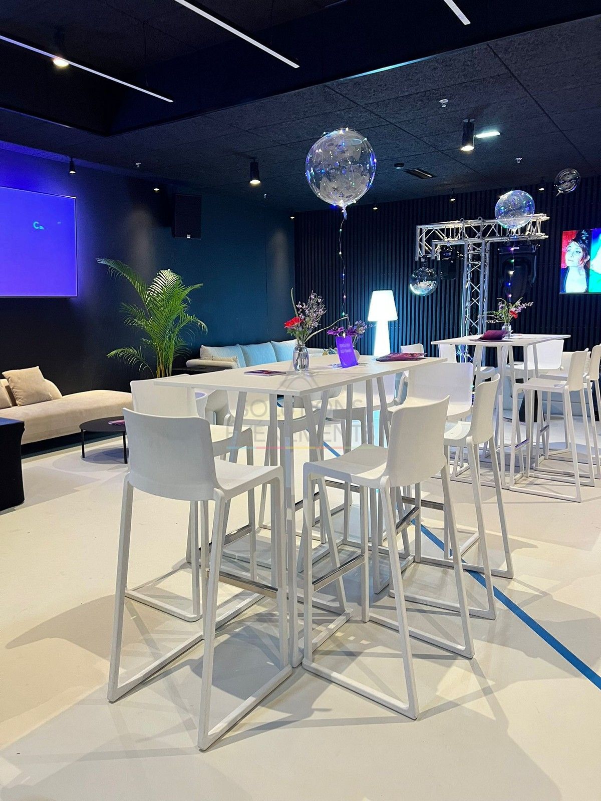 Linea White Standing Dining Table - White Tray - Visual 2