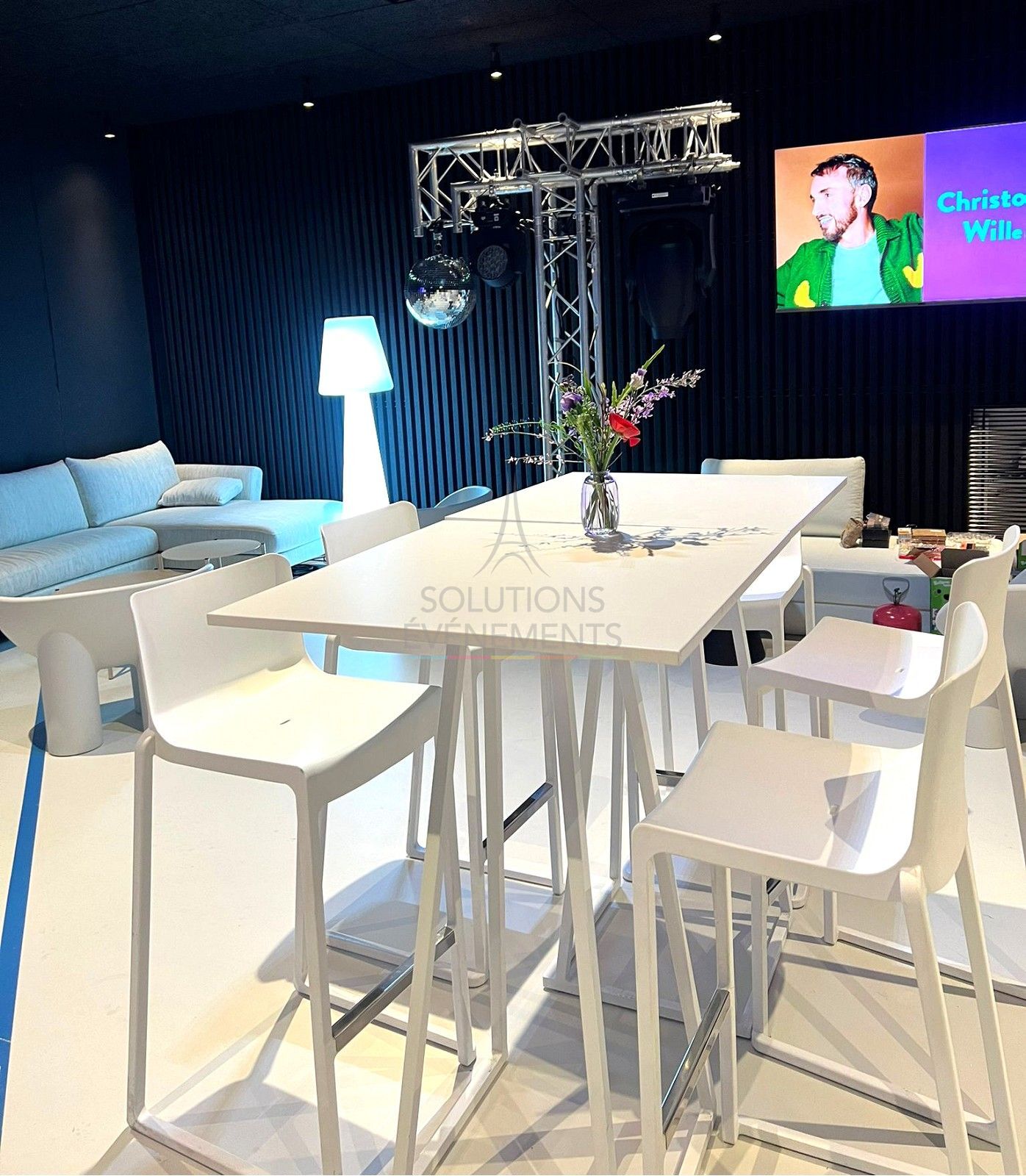 Linea White Standing Dining Table - White Tray - Visual 3