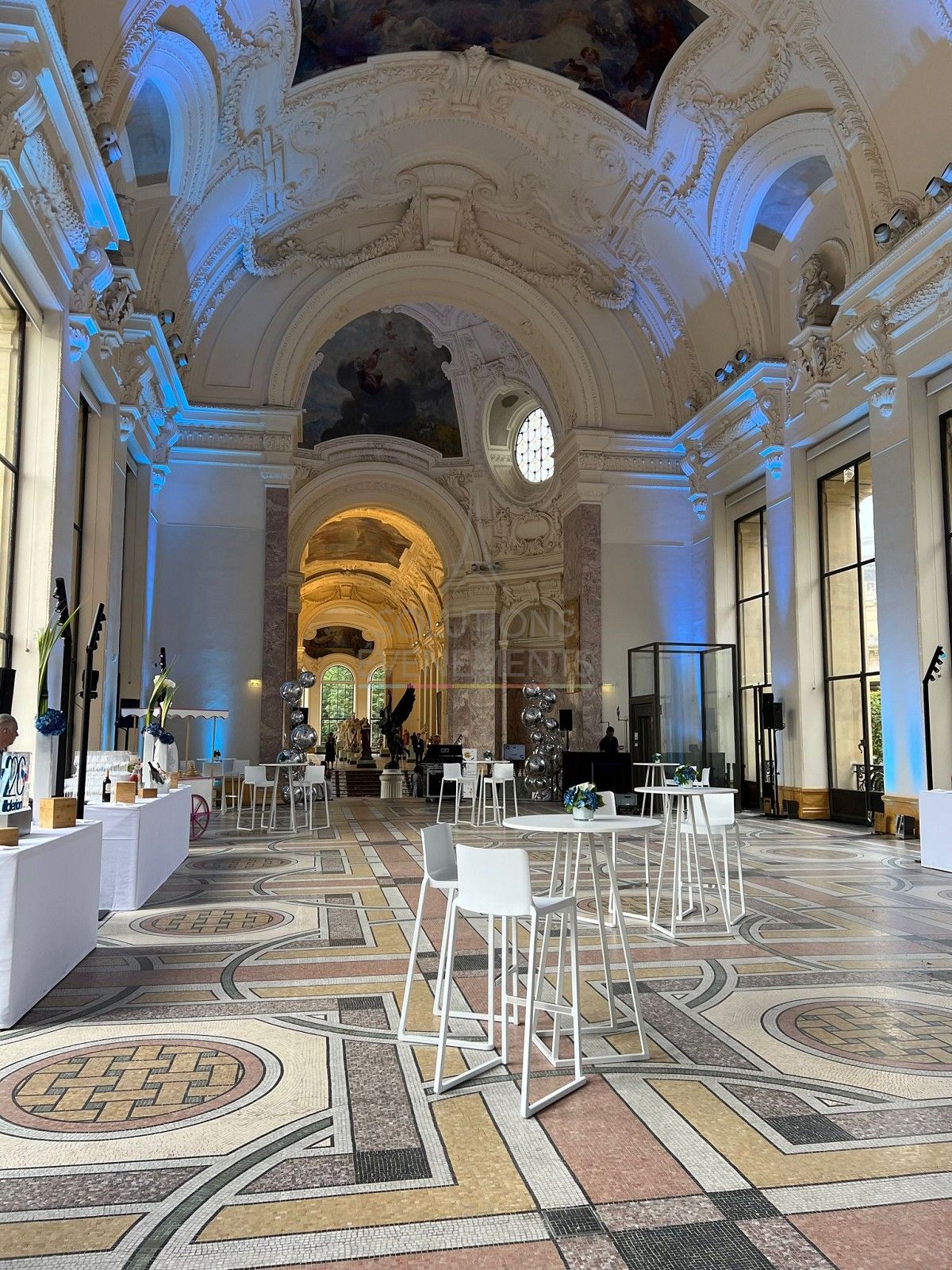 Linea White Standing Table - White Round Tray - Visual 3