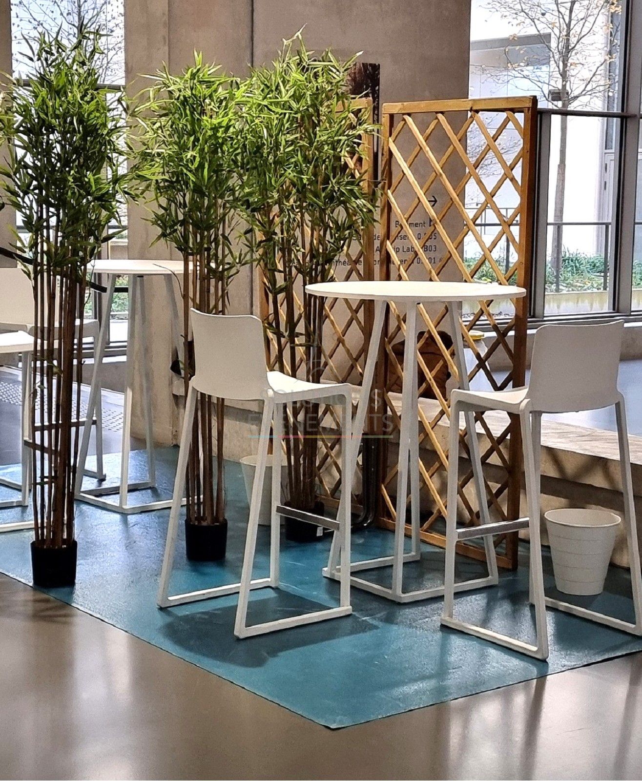 Linea White Standing Table - White Round Tray - Visual 4