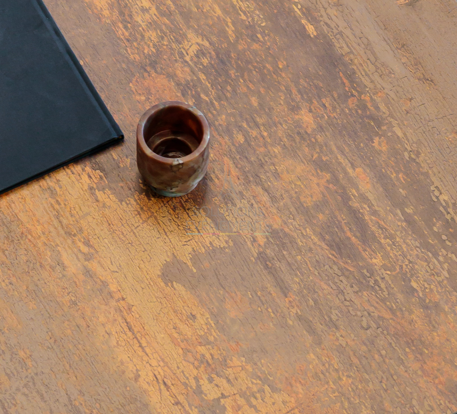 Mange debout Linea Noir - Plateau carré Factory - Visuel 3