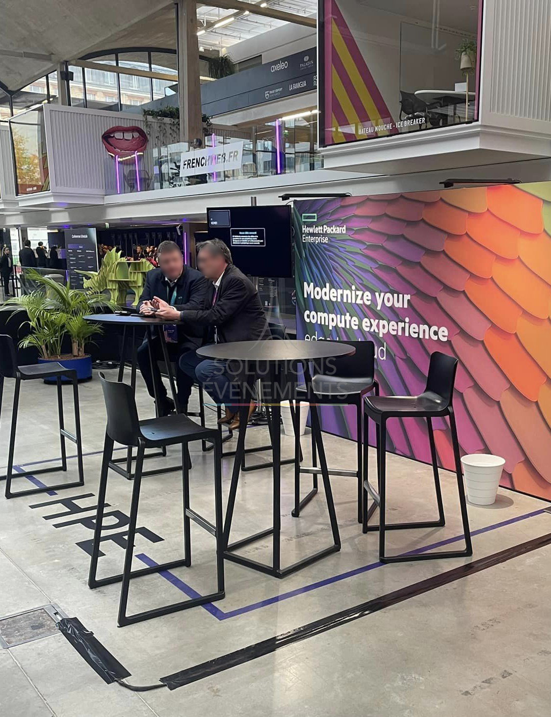 Mange debout Linea Noir - Plateau rond Noir - Visuel 2