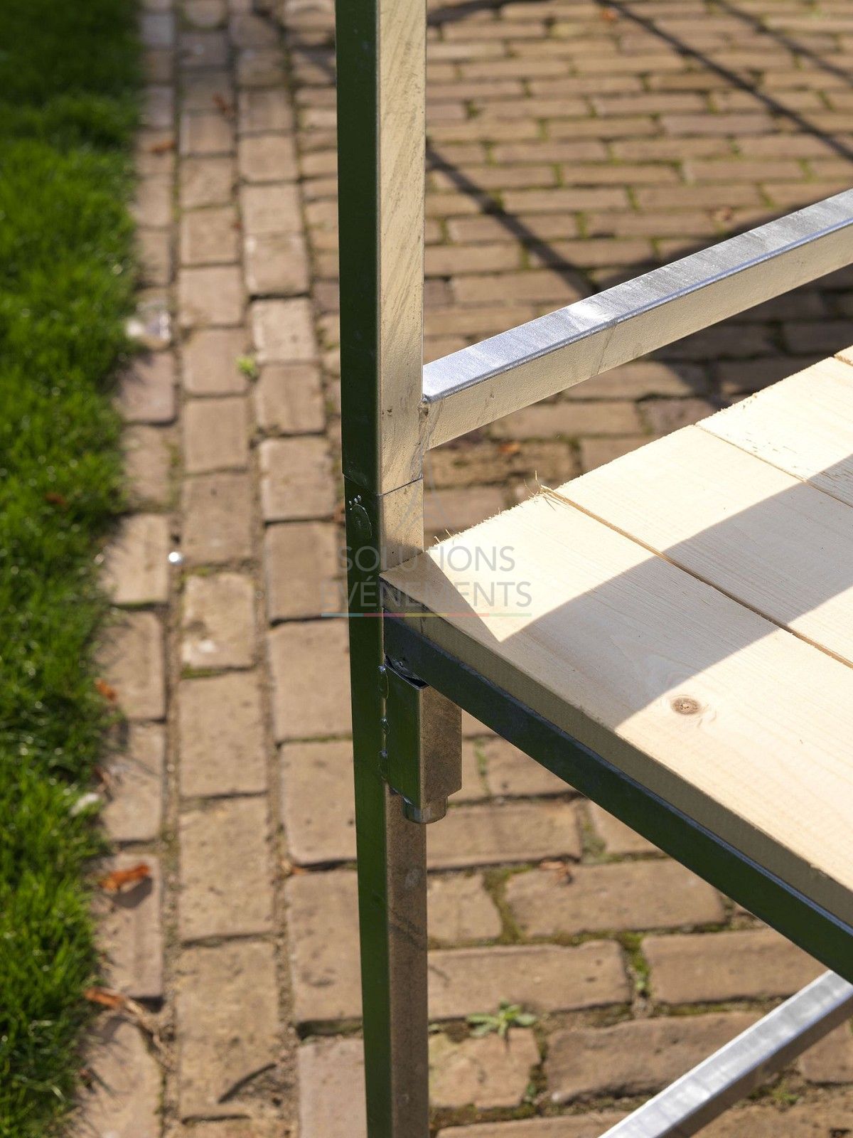 Market stand - Red and white - Visual 3