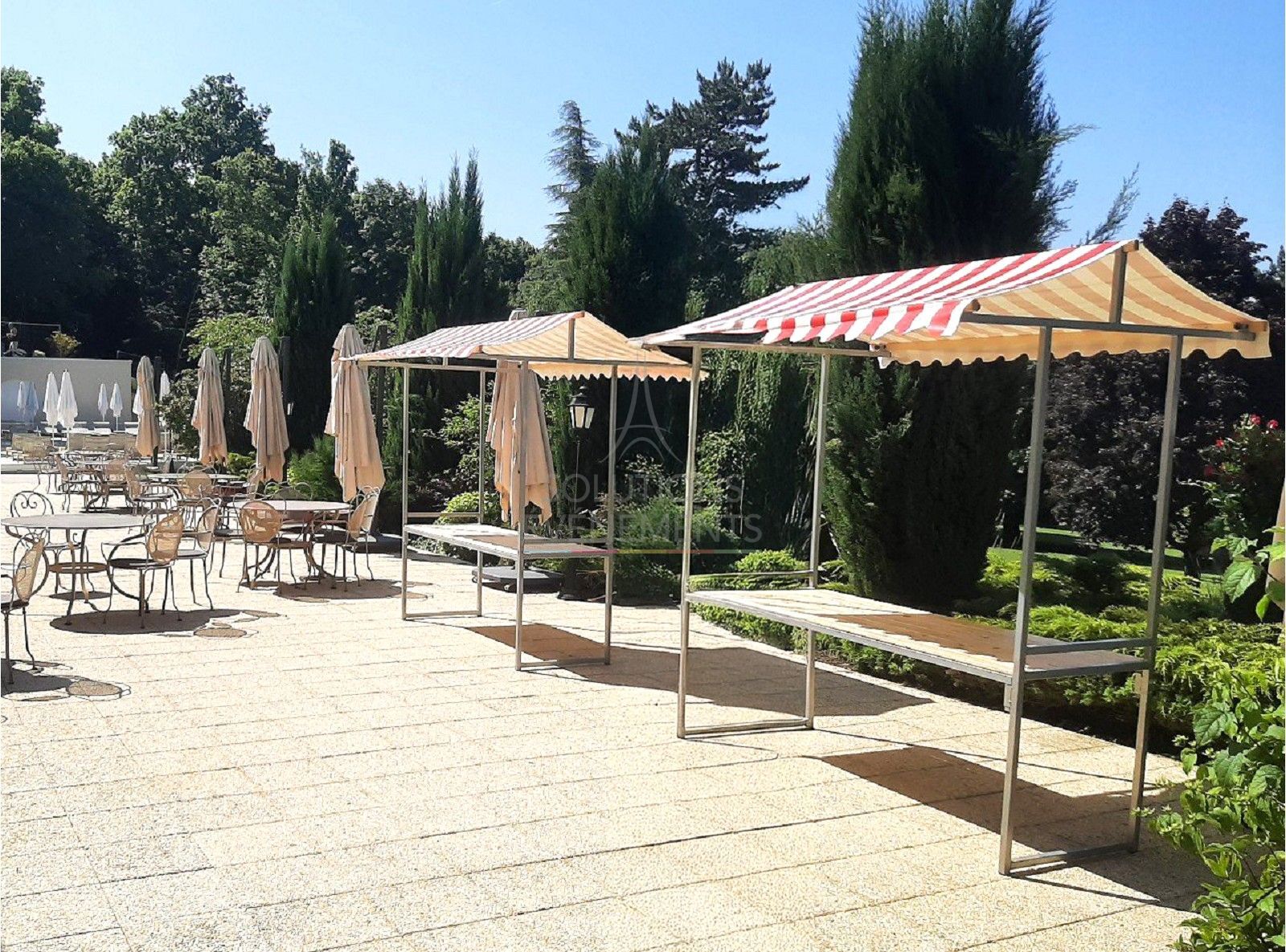 Market stand - Red and white - Visual 6