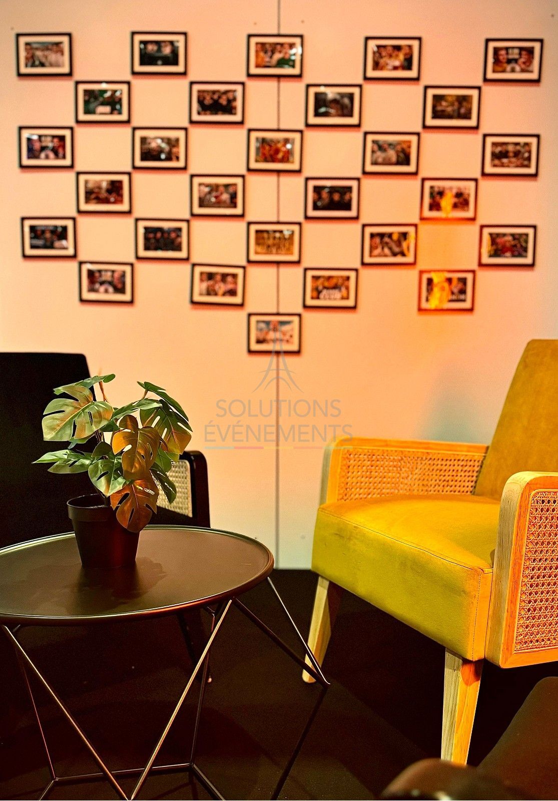 Mustard velvet Cannage armchair - Visual 5