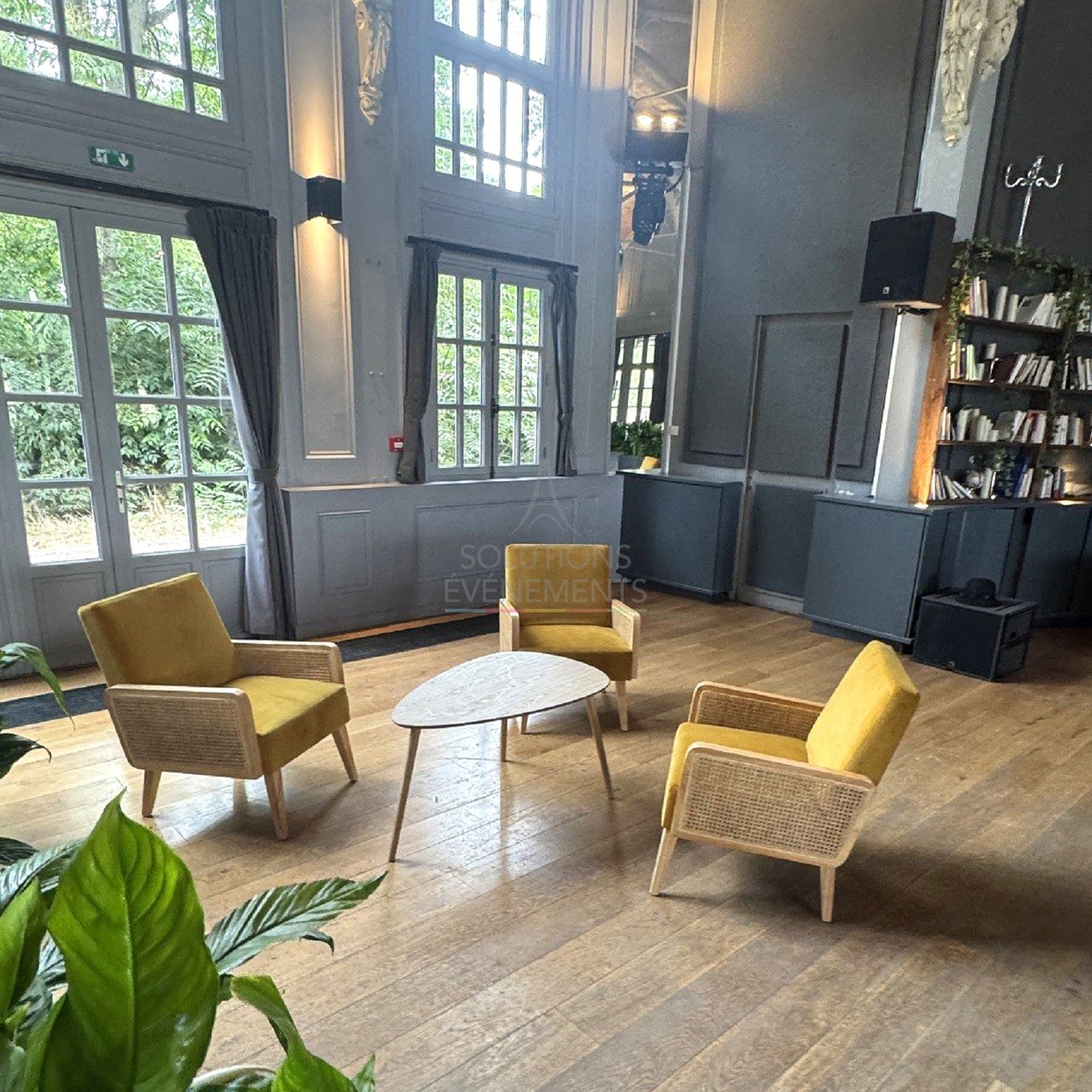 Mustard velvet Cannage armchair - Visual 4