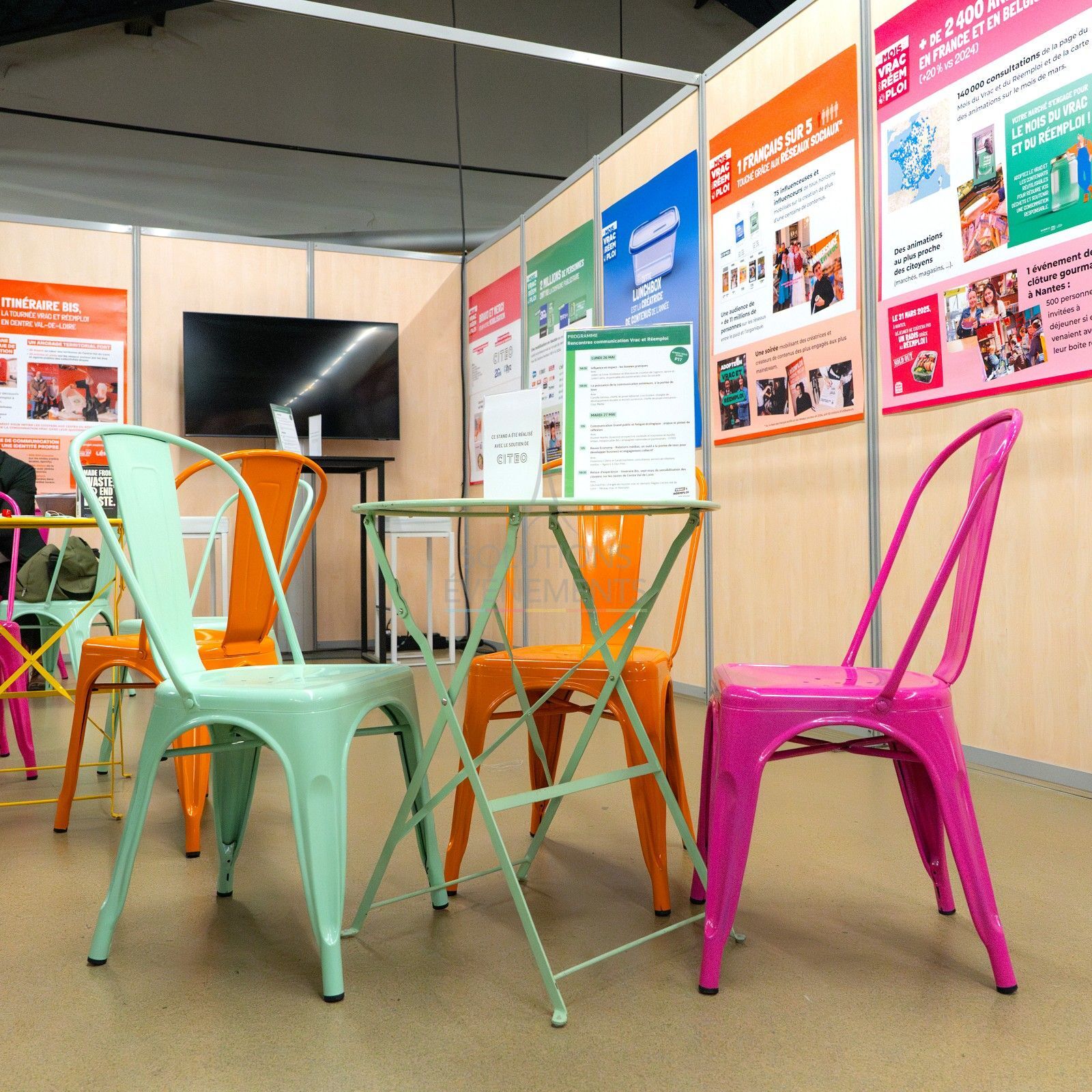 Orange industrial tolix chair - Visual 3