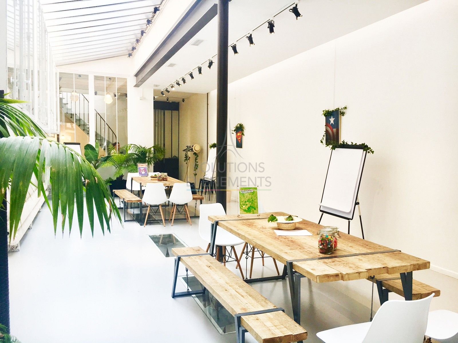 Location paperboard shop