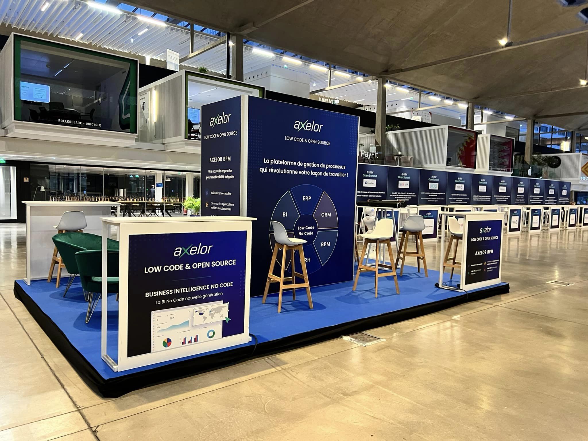 Illustration de Top 5 du mobilier incontournable pour votre stand d’exposition