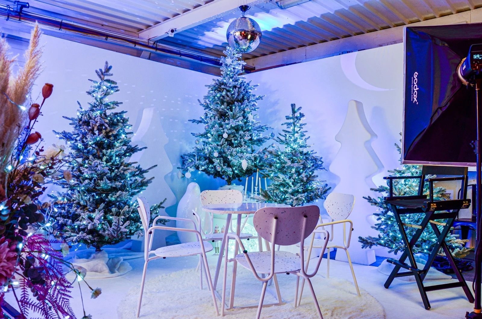 Matériel de location installé pour un arbre de Noël d'entreprise avec les familles des salariés