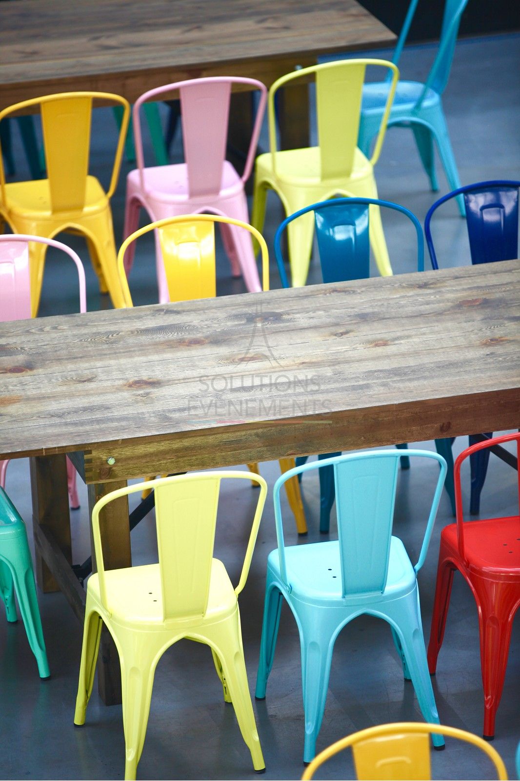 Red industrial tolix chair - Visual 4