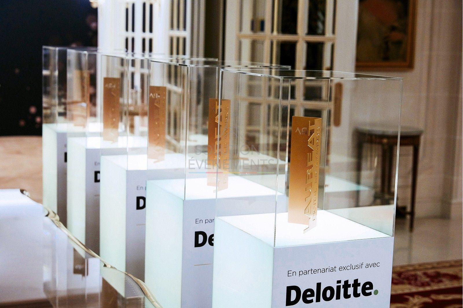 Stèle blanche avec cloche - 120cm - Visuel 6