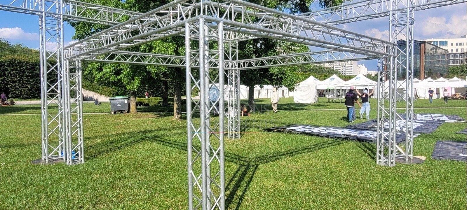 Structure sur 4 pieds (Grill) 2m50x5mx5m - Visuel 3