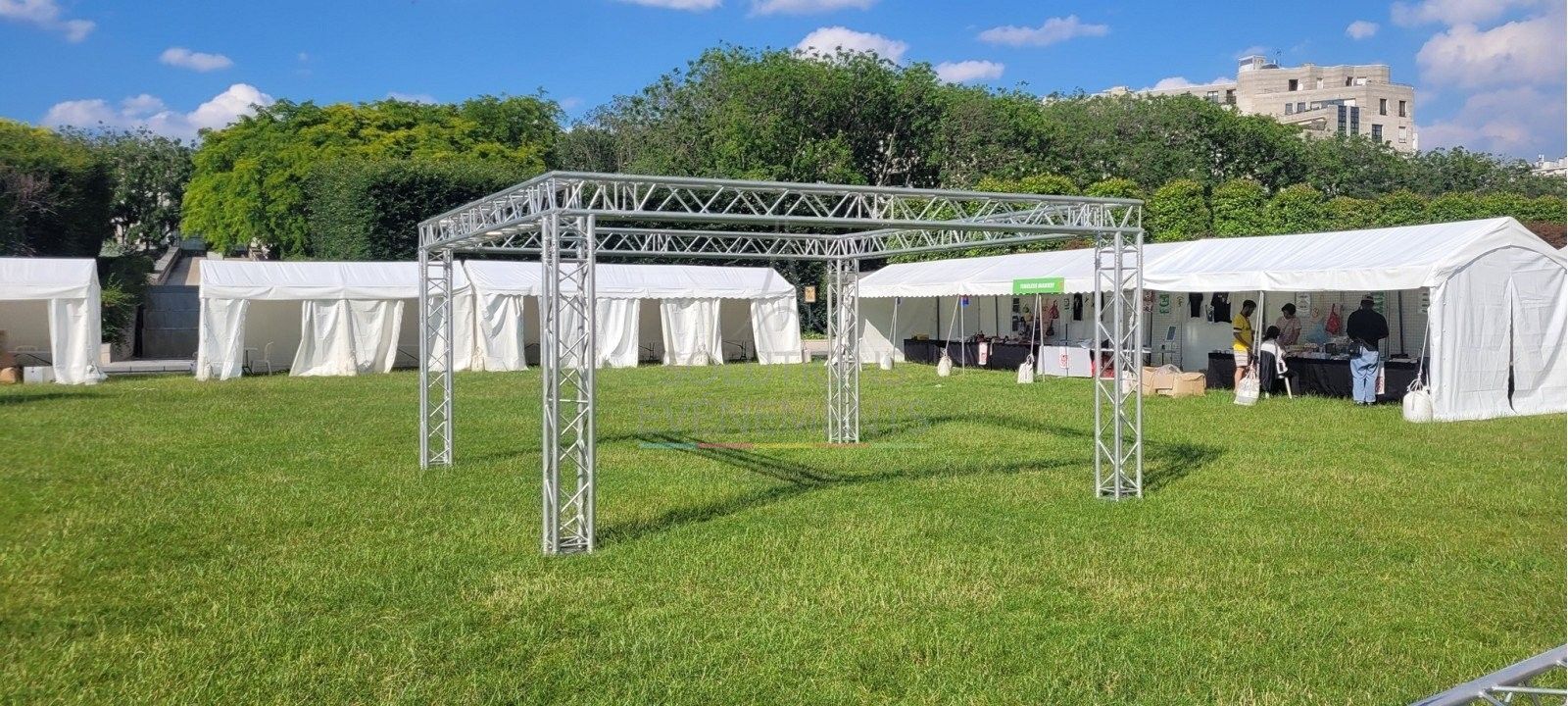 Structure sur 4 pieds (Grill) 3m50x7mx7m - Visuel 3