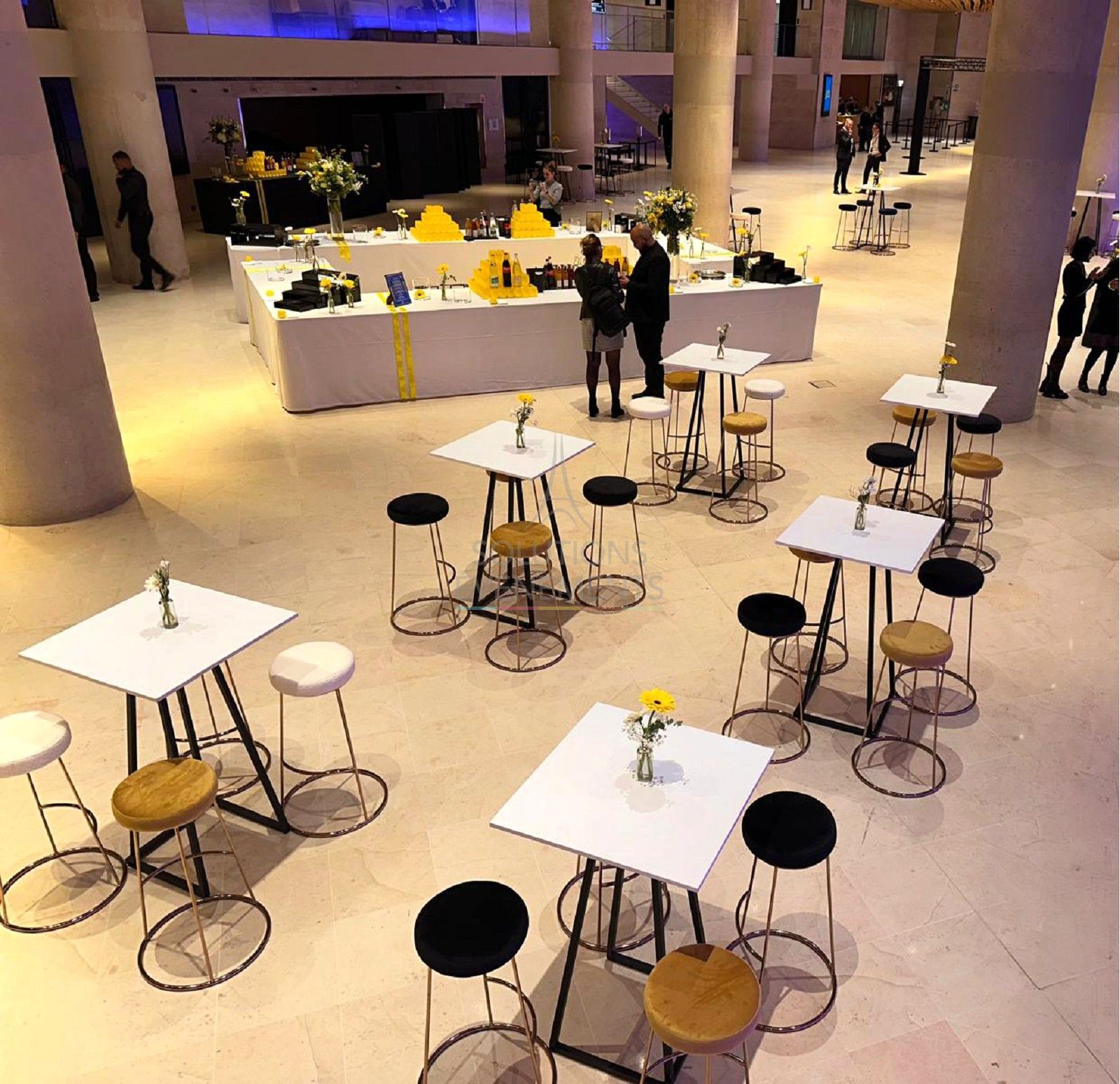 Tabouret haut Leonor - Assise velours Or - Visuel 4