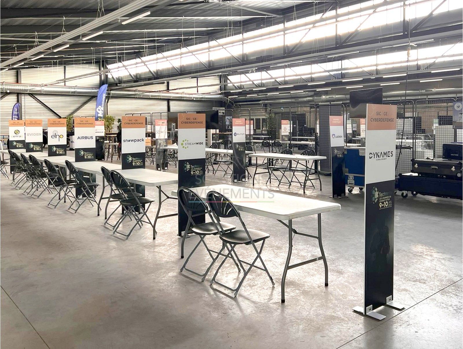 Totem signalétique personnalisé r/v - Visuel 4