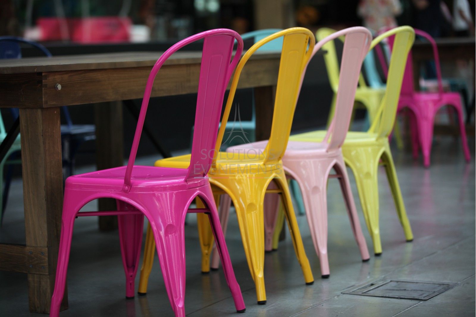 Vintage table and Tolix chairs kit - Visual 3