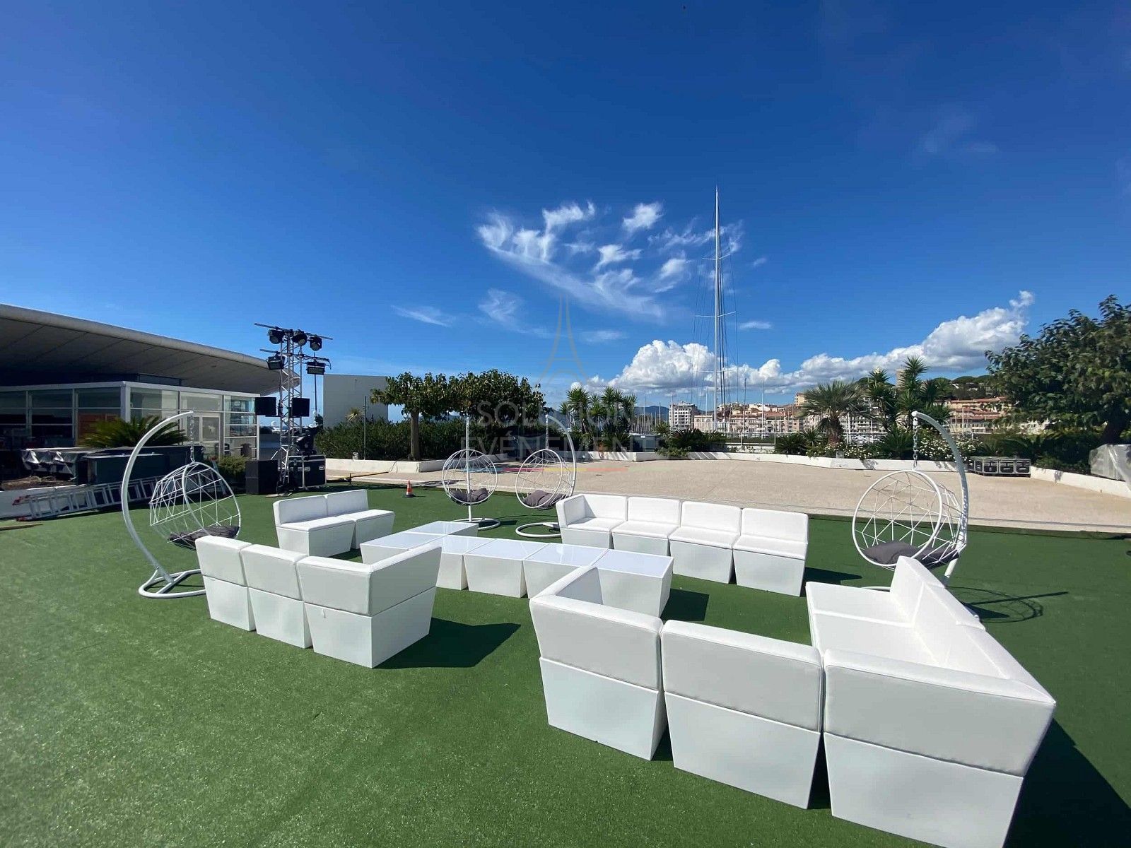 White Conic Armchair - White corner seat - Visual 3