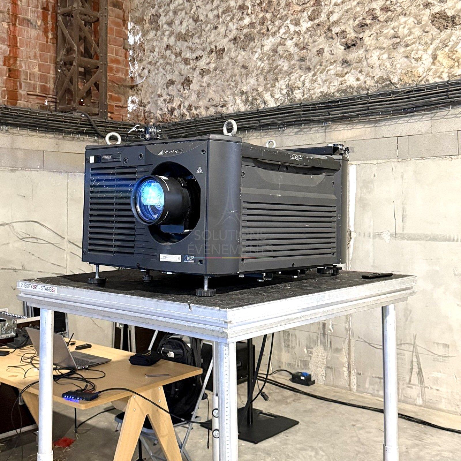 WUXGA video projector - 20,000 lumens - Visual 4