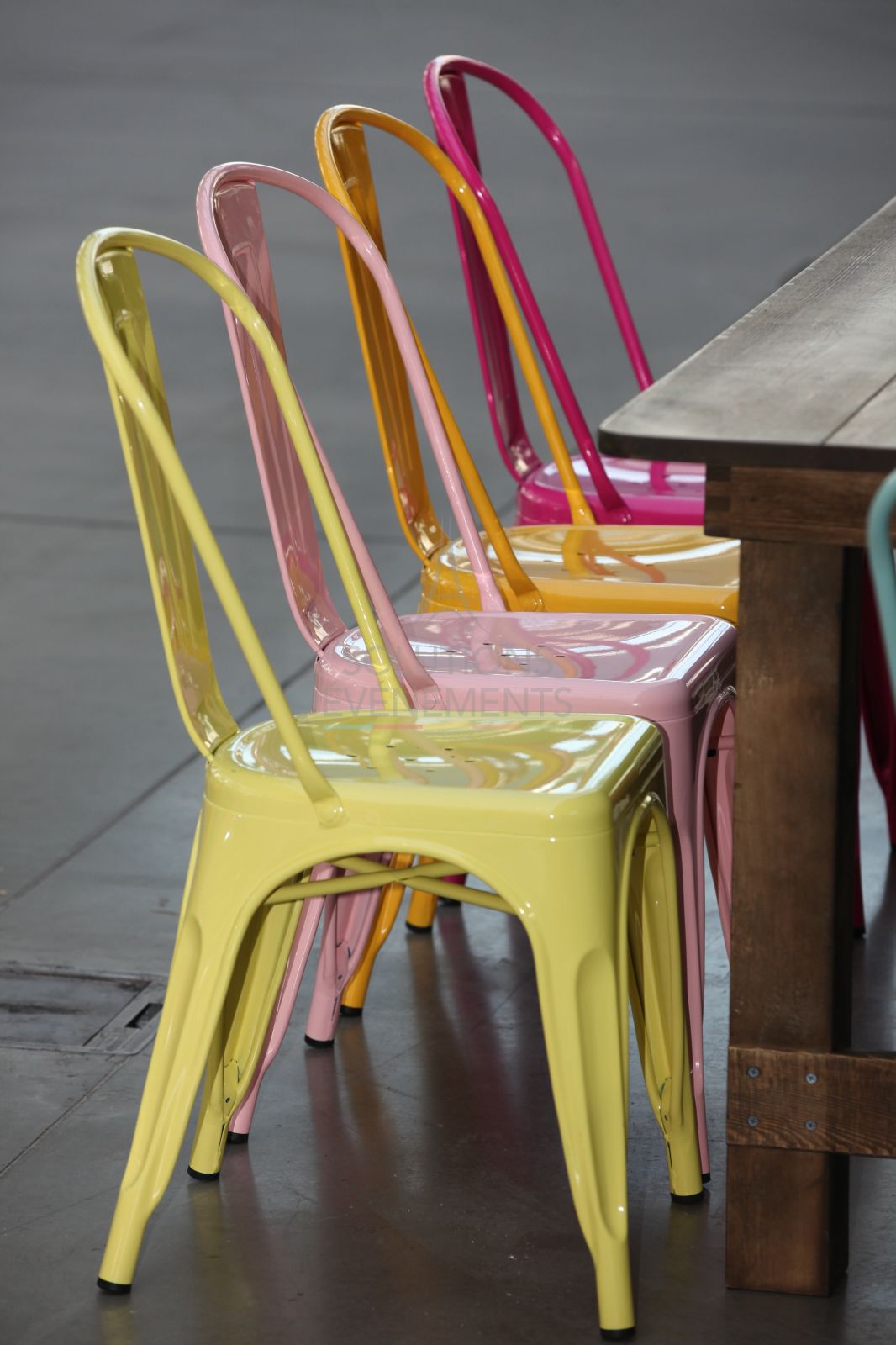 Yellow industrial tolix chair - Visual 6